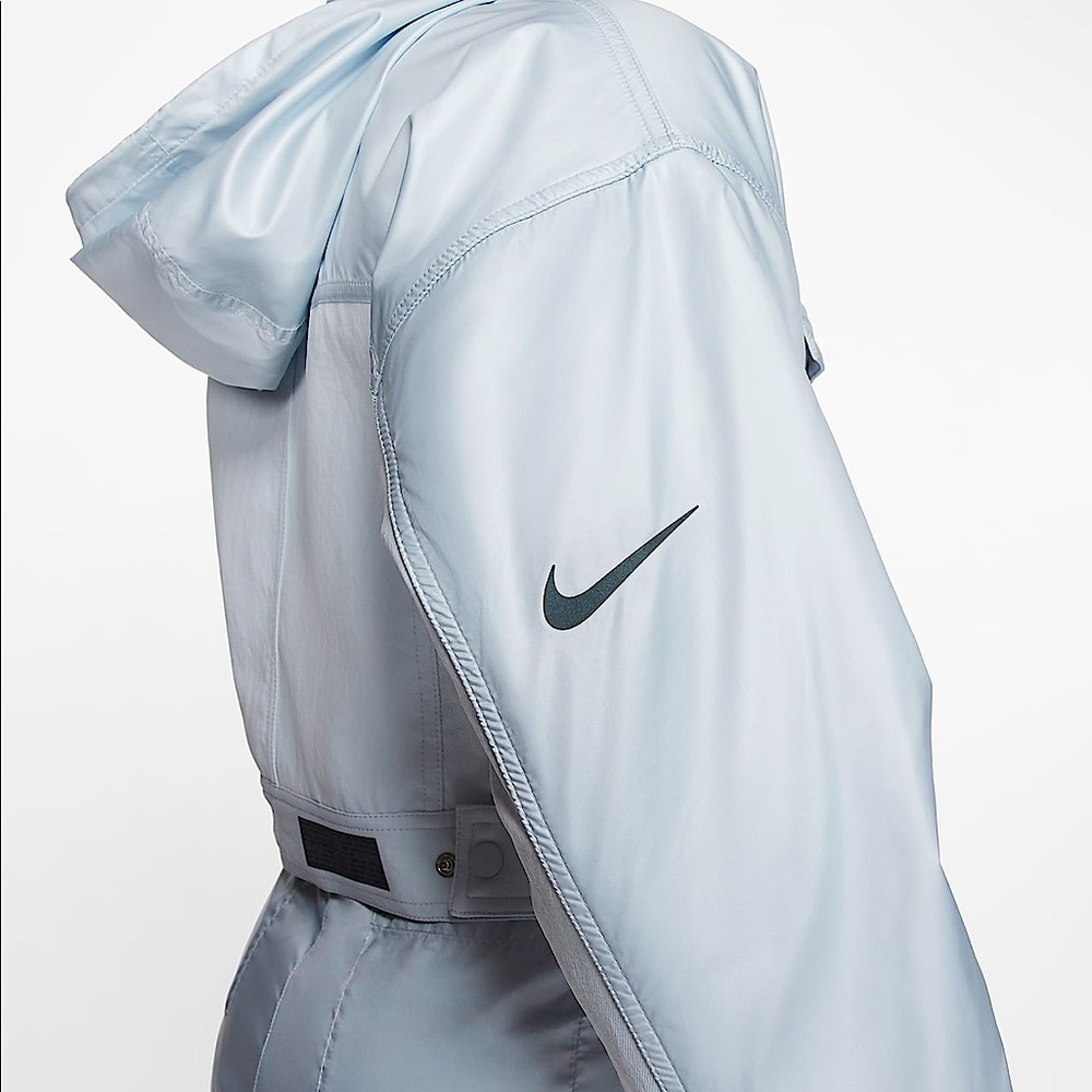 Nike women’s cropped jacket NWT💙